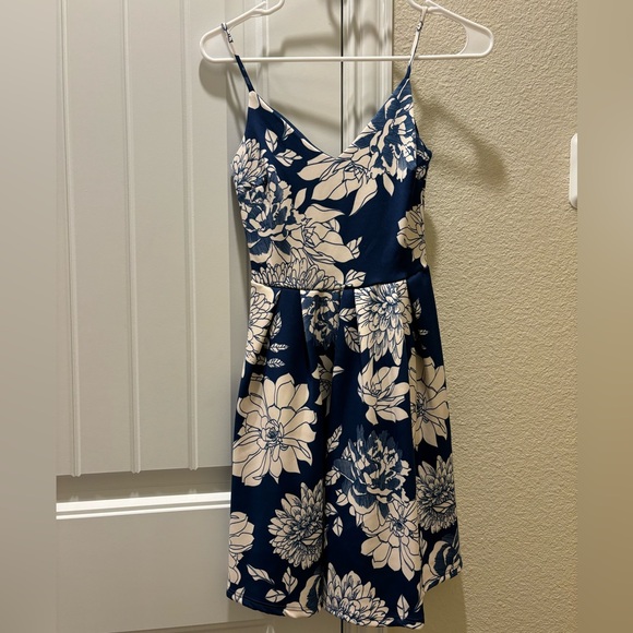 blue and white floral dress - Picture 1 of 3
